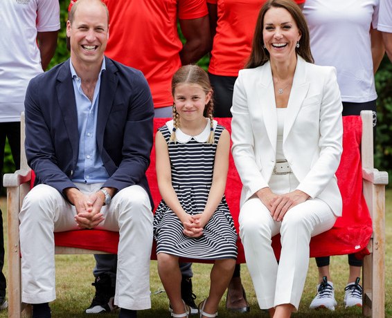 У кого гримасы смешнее? Принцесса Шарлотта может затмить младшего брата и стать новым мемом