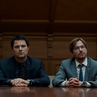 Премьера &laquo;Надвое&raquo; отложена