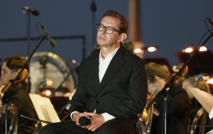 Похорошевшая Мельникова, Хабенский в роли чтеца: в Петербурге сыграли &laquo;Ленинградскую&raquo; симфонию