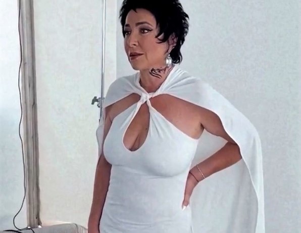 Лолита пришла без нижнего белья, а Ивлеева поцеловалась с Тимати: второй день VK Fest