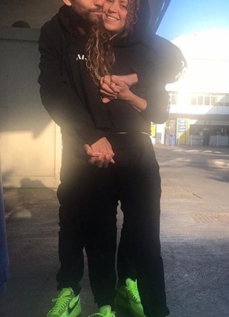 Жерар Пике бросил любовницу и молит Шакиру о прощении