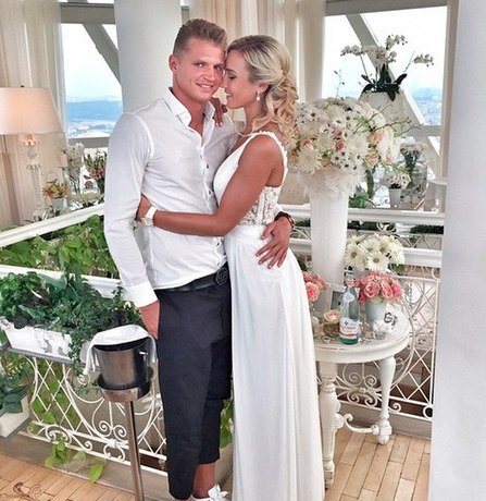 Бузова: &laquo;Тарасов везде говорит обо мне! Это его единственная возможность обеспечить семью?&raquo;