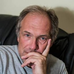 Алексей Иващенко устроит предновогодний концерт с разговорами