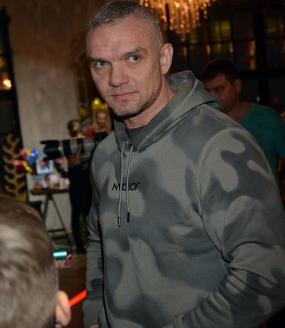 &laquo;Люди не поймут&raquo;: недавно женившийся Владимир Епифанцев живет с тремя девушками