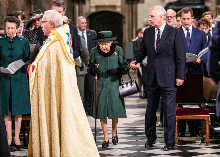 В прошлом году Королева потеряла супруга