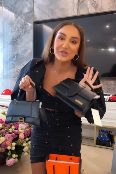 Гоар похвасталась дорогими подарками