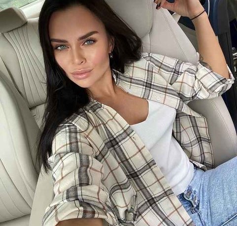 &laquo;Я купила билет в один конец&raquo;: Виктория Романец улетела в Европу после ухода от Антона Гусева