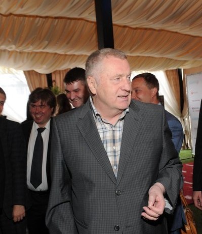 Владимира Жириновского подключили к ИВЛ и ввели в кому