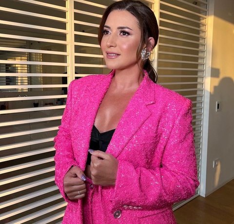 Певица Жасмин о внезапном отъезде в Израиль: &laquo;Не нужно искать в нашем отпуске лишнего смысла&raquo;