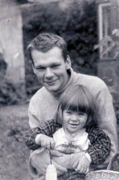 Развод не помешал актеру продолжить воспитывать дочку