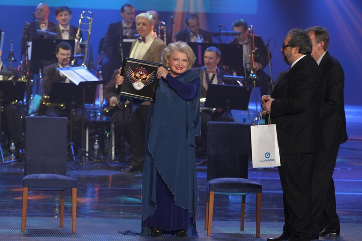 До болезни актриса активно работала и посещала различные мероприятия