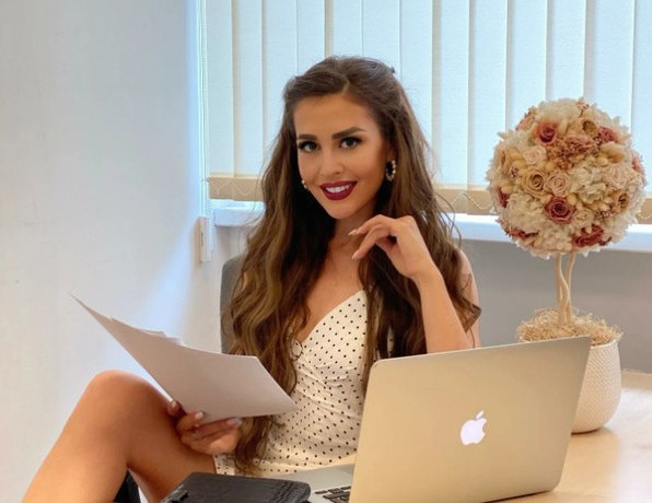 &laquo;Мне очень повезло!&raquo;: Анна Бузова рассказала об отношениях со свекровью