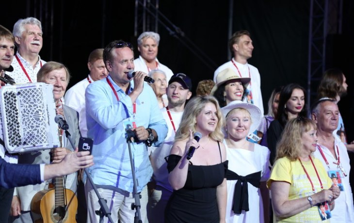 Андрей Соколов, Анастасия Денисова, Наталья Гвоздикова открыли фестиваль &laquo;Алые паруса&raquo; в Крыму