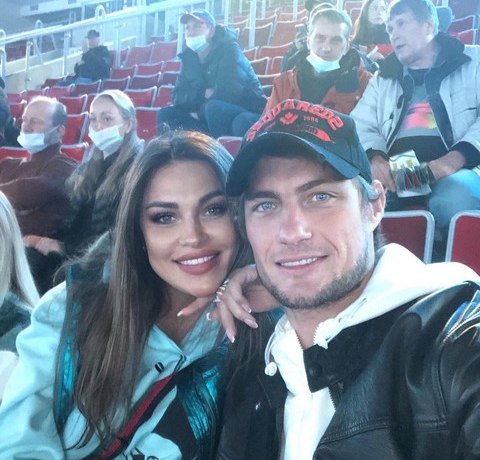 Ксения Задойнова показала живот после кесарева сечения