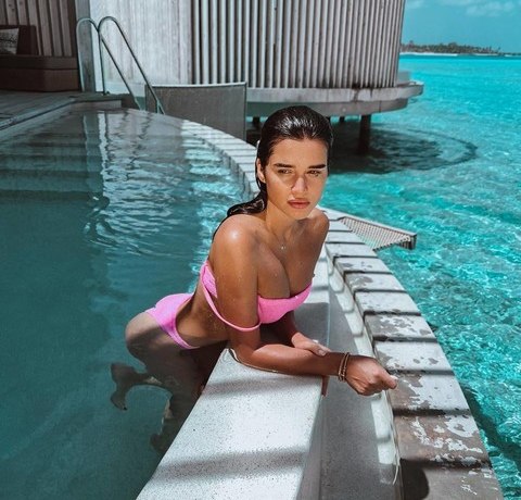 Ксению Бородину захейтели за отпуск и перелет в бизнес-классе