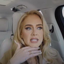 Адель и Джеймс Корден прокатились в машине и вспомнили многолетнюю дружбу в финальном &laquo;Carpool Karao