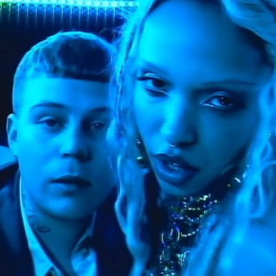 FKA Twigs устроила свадьбу с Yung Lean в белорусской деревне под песню «На заре» FKA Twigs устроила свадьбу с Yung Lean в белорусской деревне под песню «На заре»