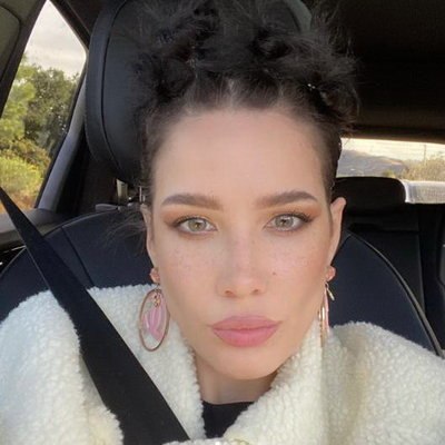 Холзи рассталась с отцом своего сына