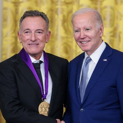 Брюс Спрингстин и Хосе Фелисиано получили Национальные медали искусств