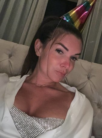 Кекс вместо торта, зато поздравление от Ксении Бородиной. Скромный день рождения Кати Жужи