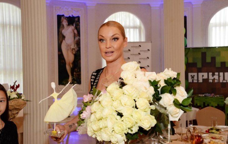 Распахнула кофту и оголила грудь. В Сеть слили выходку Анастасии Волочковой &ndash; видео