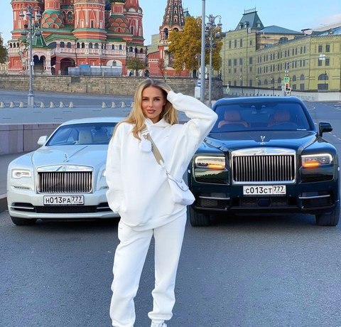 Ханна подала в суд на блогера Конасову за сравнение ее заколок с товаром «Алиэкспресс» Ханна подала в суд на блогера Конасову за сравнение ее заколок с товаром «Алиэкспресс»