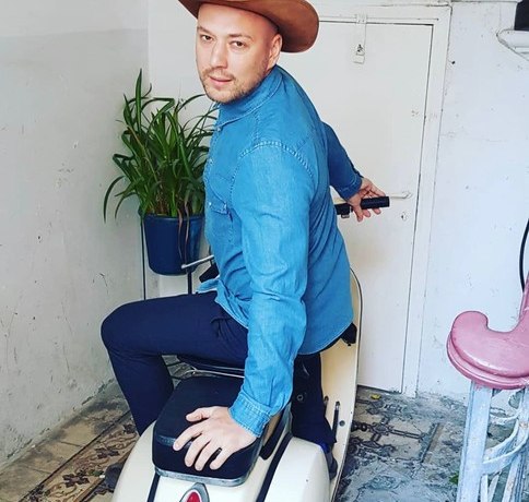 &laquo;Бабушка Ксюши стала намекать, что хватит жить во грехе&raquo;: Маркони объяснил, почему женился