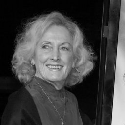 Умерла мать Шона Пенна Айлин Райан