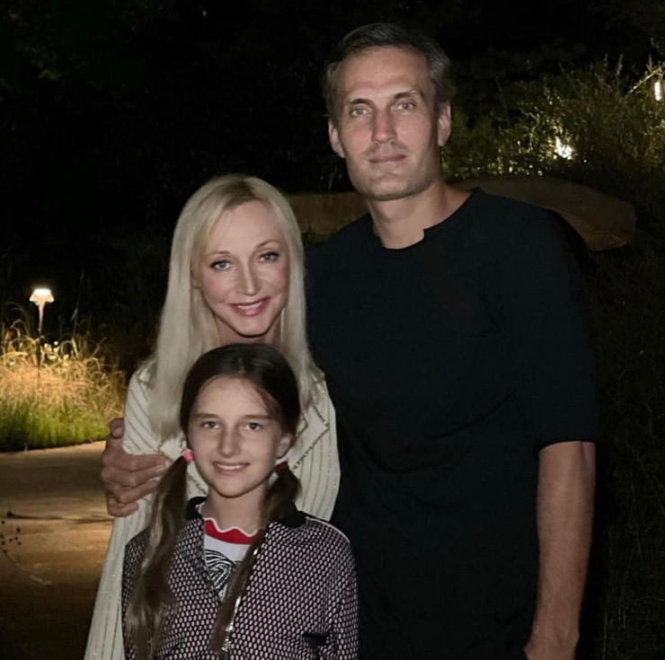 Певица старше мужа на семь лет