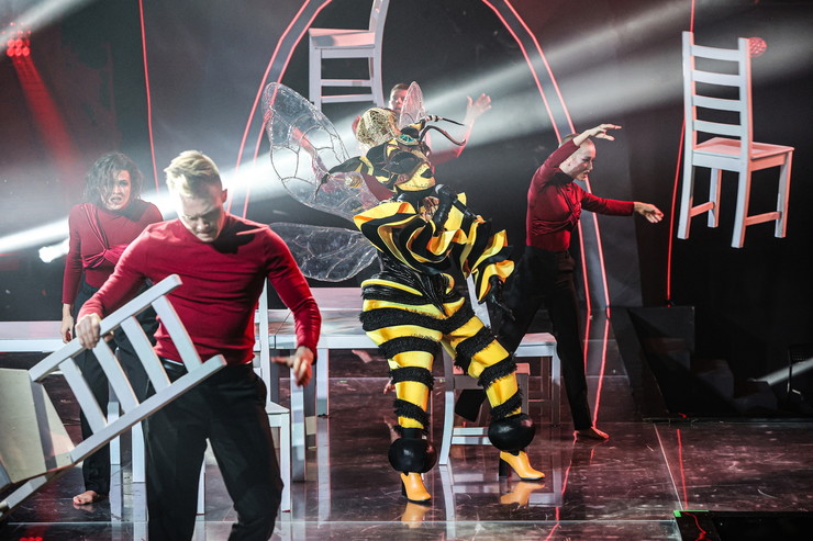 ...дерзкая Пчела...