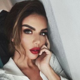 Анна Седокова лишилась ногтя, разнимая дерущихся собак