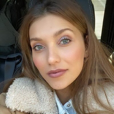Регина Тодоренко улетела на Бали на последних месяцах беременности