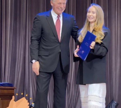 Татьяна Навка и Дмитрий Песков поддержали Сашу Жулину на вручении диплома МГИМО