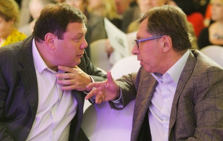 Сами убираются и готовят еду из супермаркетов. Как живут обедневшие российские олигархи