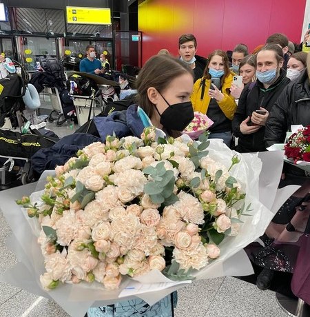 Последних российских олимпийцев встречают в Шереметьево &ndash; видео
