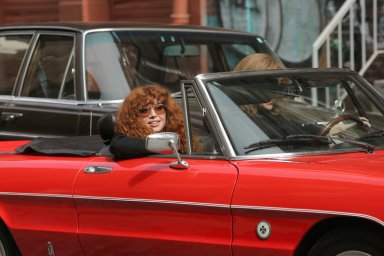 Сияющая Евгения Брик, американская Алла Пугачева. Топ-10 сериалов апреля