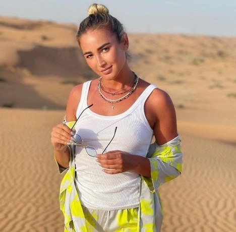 Потрясла своими арбузами. Бузова чуть не сломала каблуки, устроив танцы под песню Алены Апиной