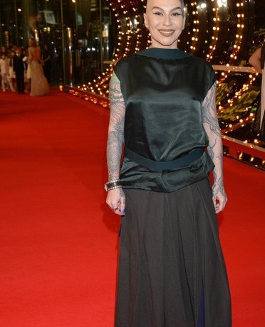 51-летняя Наргиз Закирова ждет ребенка от молодого мужа?