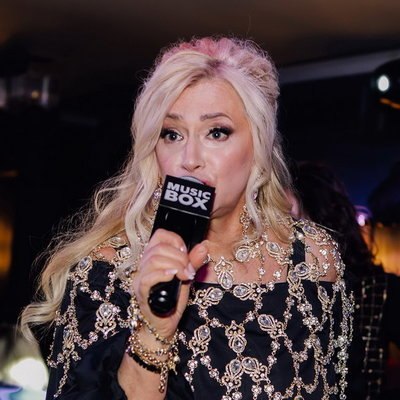 Наталья Гулькина и беременная дочь Славы устроили &laquo;Горячую премьеру клипа&raquo; на Music Box