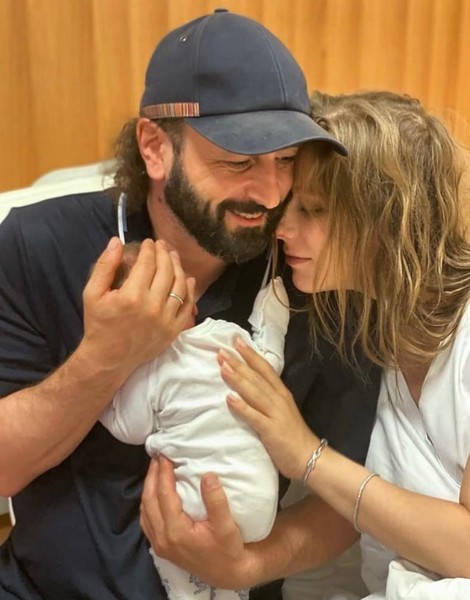 Сейчас спортсмен счастлив в браке с Лизой Арзамасовой