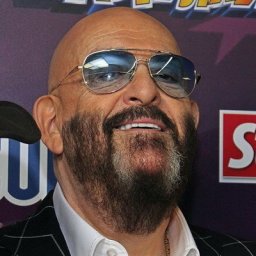 Михаил Шуфутинский спел в госпитале для участников СВО
