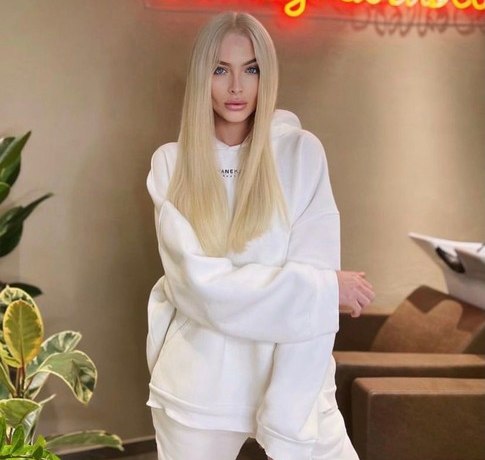 Отрабатывают контракт? Шишкова вслед за мамой Тимати пиарит его новую девушку