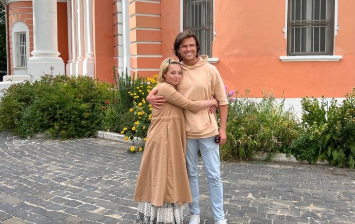 Шаляпин в объятиях внучки Гурченко, а Брухунова в восторге от тела жены Запашного. Соцсети звезд