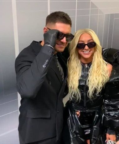 Уже не скрываются. Счастливая Мари Краймбрери гуляет под руку с Давой в Армении