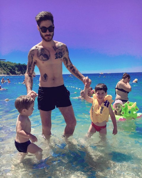 Тигран хочет объяснить сыновьям причину расставания с их матерью