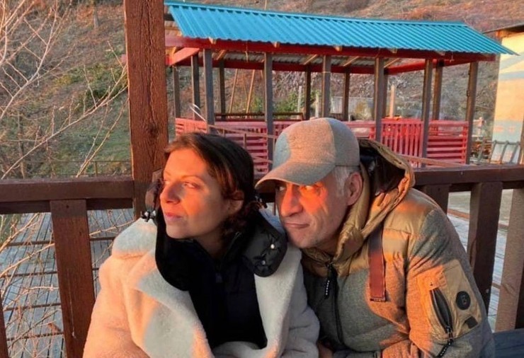 Теперь журналистке необходима не только осторожность в публичных появлениях, но и особое внимание близких