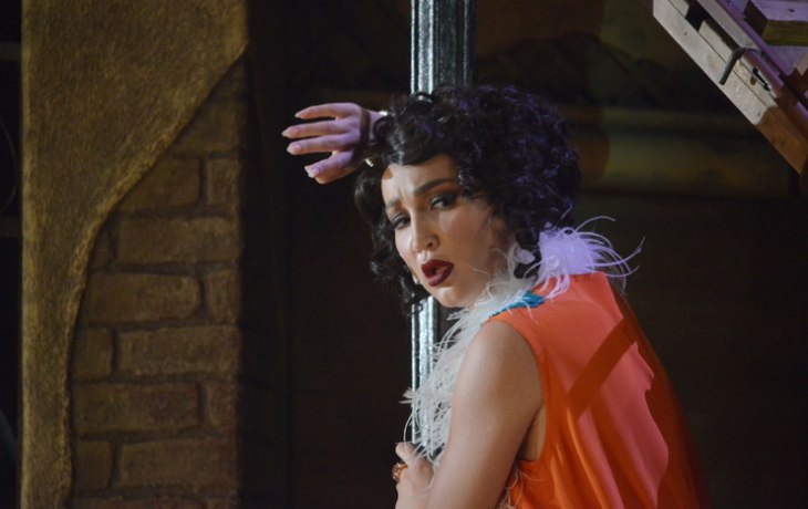 Ольга Бузова &ndash; Максу Барских: &laquo;Сидит в уютной квартире и рассказывает, как ему жить плохо&raquo;