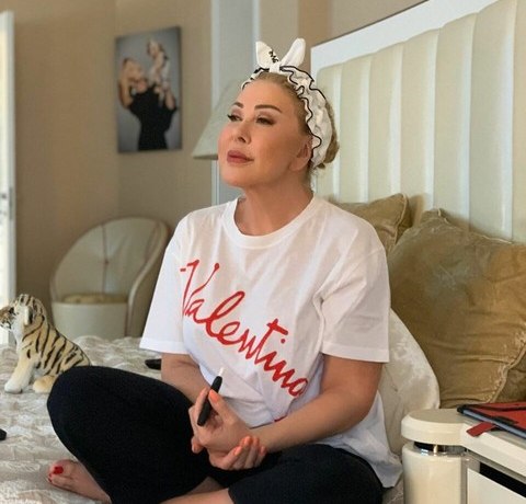 &laquo;Я ее не трачу&raquo;: Любовь Успенская о том, за какие заслуги получает пенсию в Америке