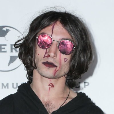 Эзра Миллер получил штраф и условный срок за кражу со взломом Эзра Миллер получил штраф и условный срок за кражу со взломом