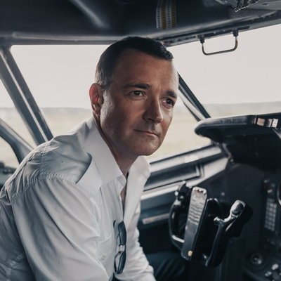 Настоящий Дамир Юсупов сажает самолет в трейлере &laquo;На солнце, вдоль рядов кукурузы&raquo;